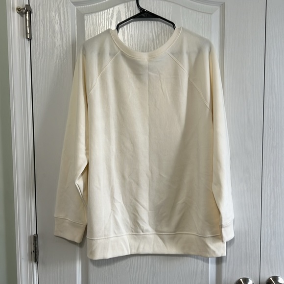 XL old navy - floral cutout sweatshirt. NWT. - Picture 5 of 5